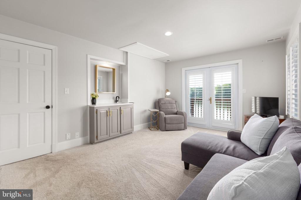 12 MAHON CIRCLE