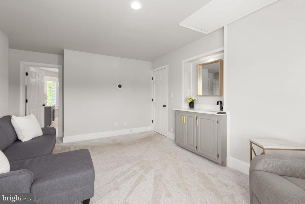 12 MAHON CIRCLE
