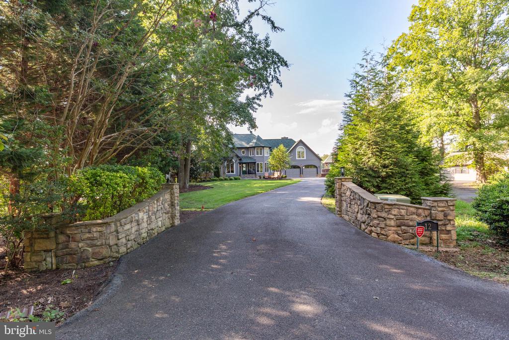 12 MAHON CIRCLE