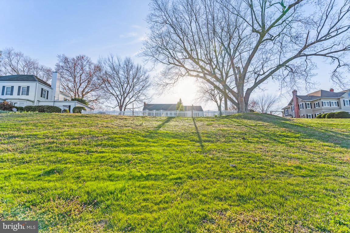 704 S Water LANE