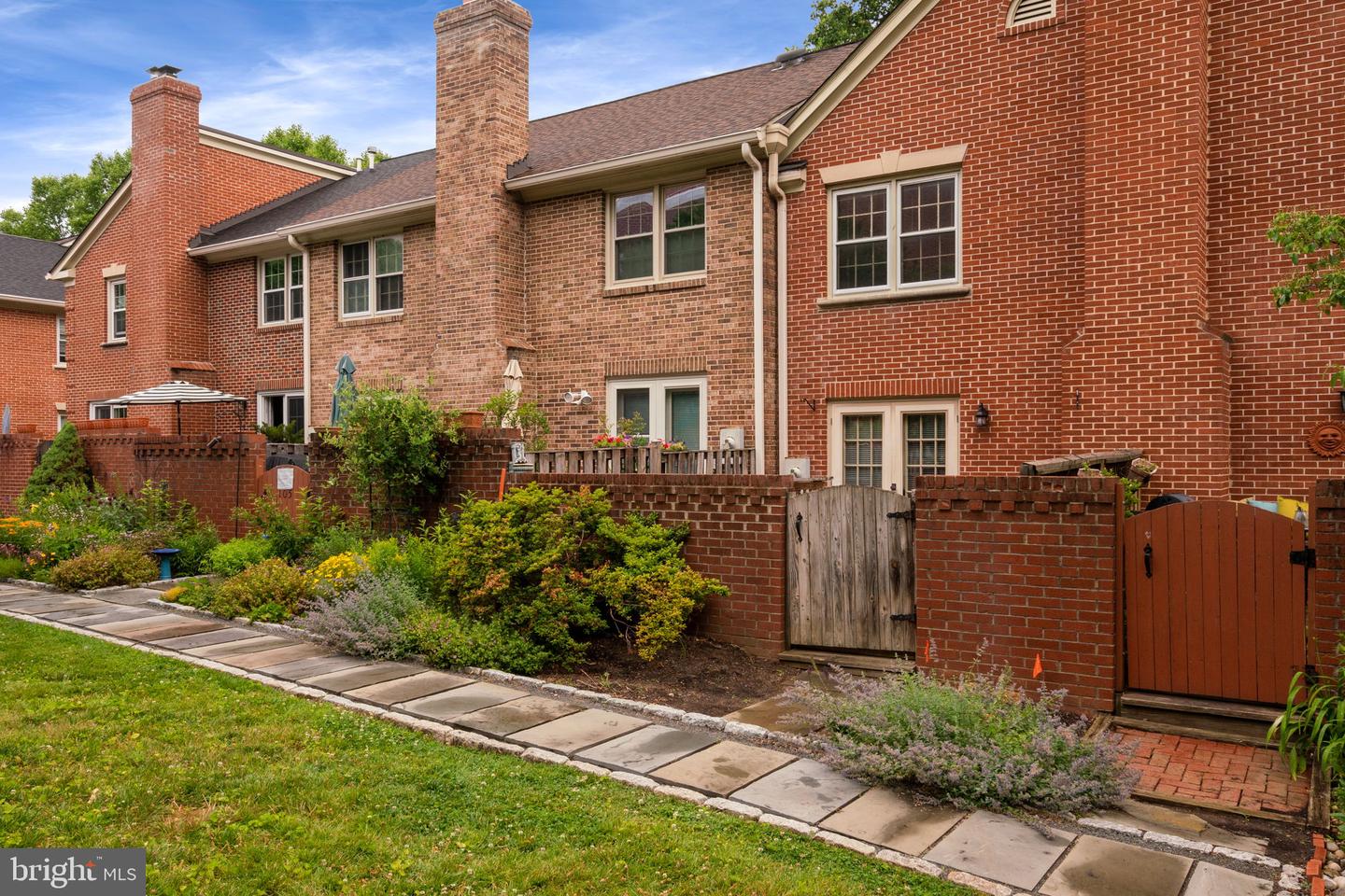 103 Great Falls STREET Unit: 13