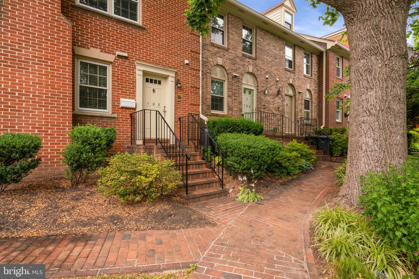 103 Great Falls STREET Unit: 13