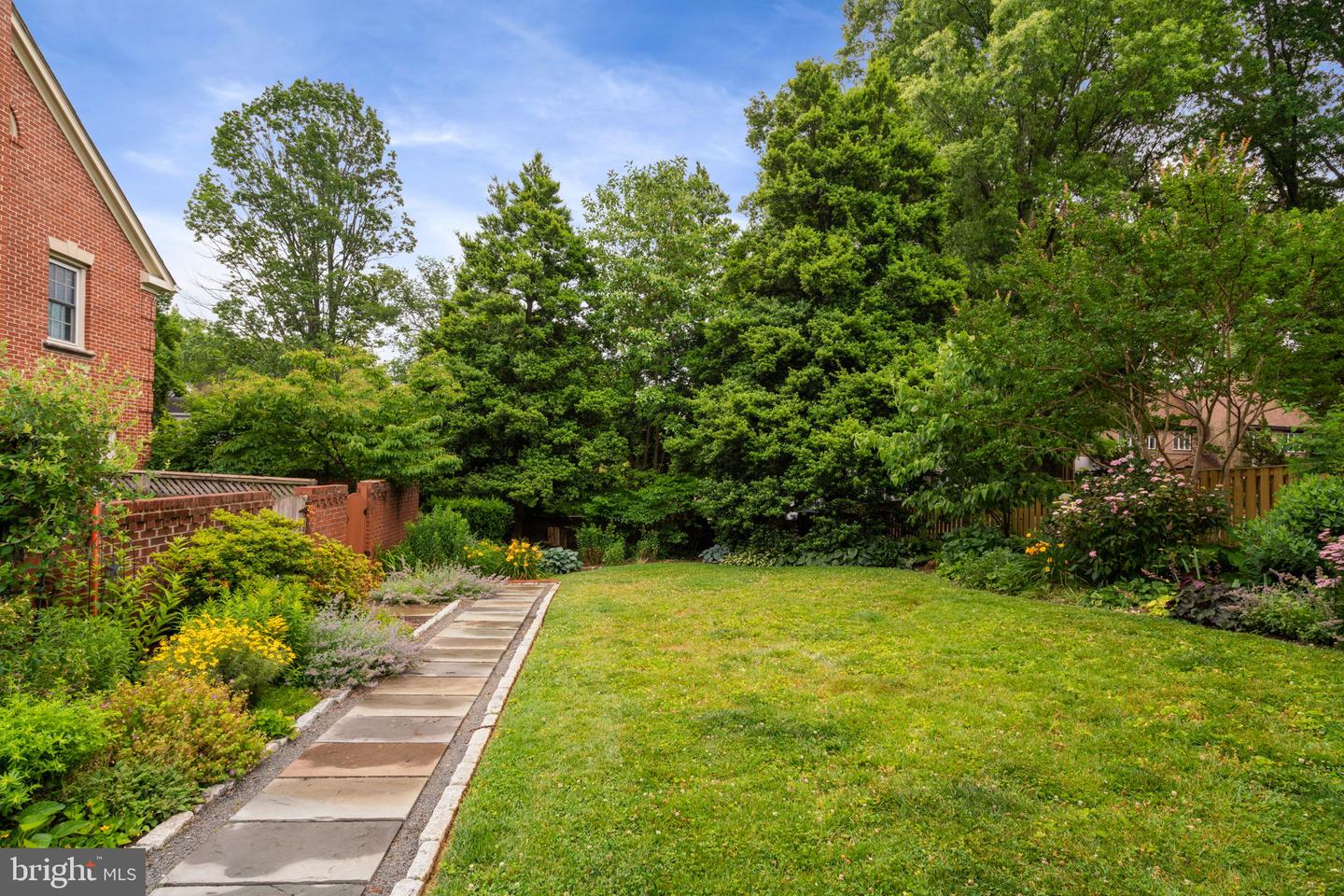 103 Great Falls STREET Unit: 13