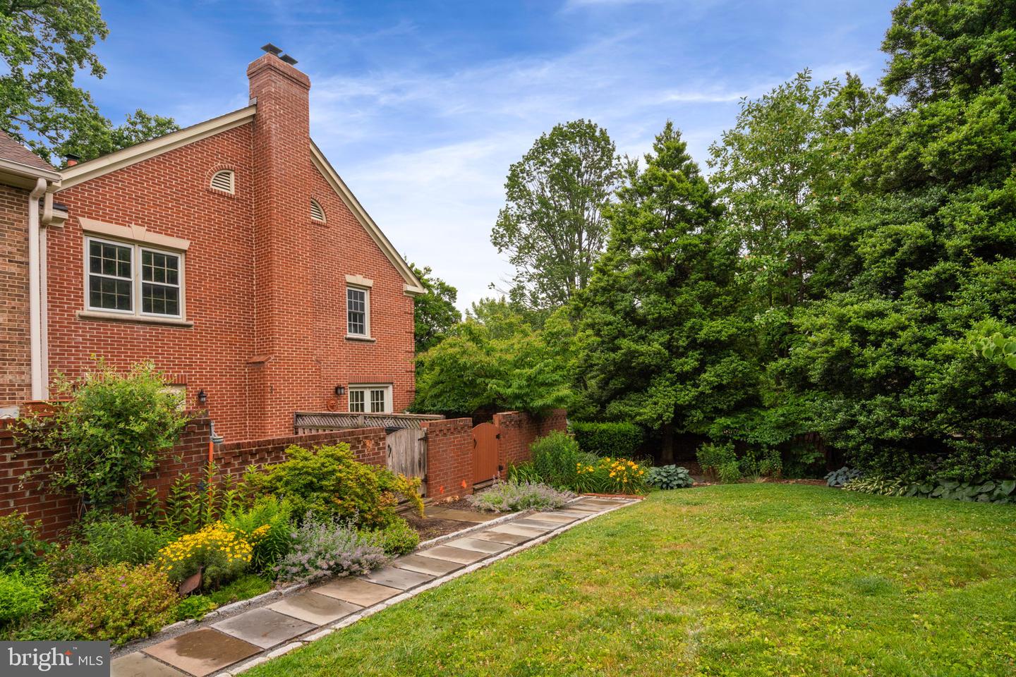 103 Great Falls STREET Unit: 13