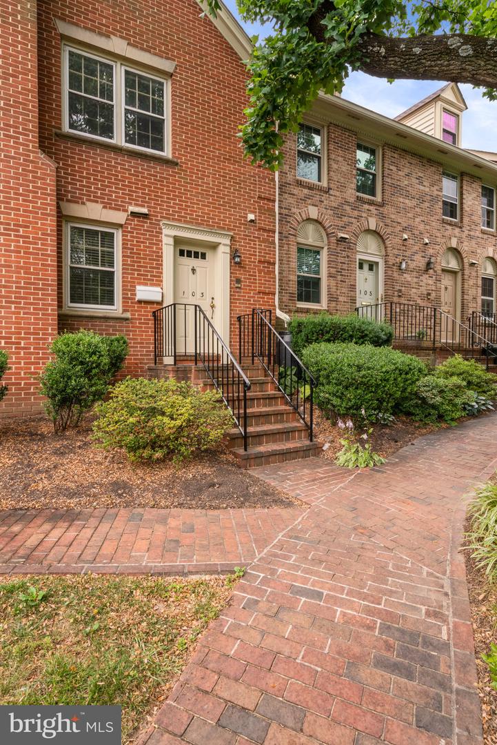103 Great Falls STREET Unit: 13