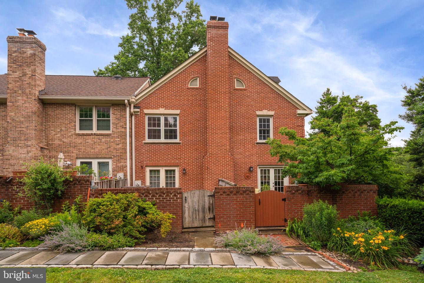 103 Great Falls STREET Unit: 13