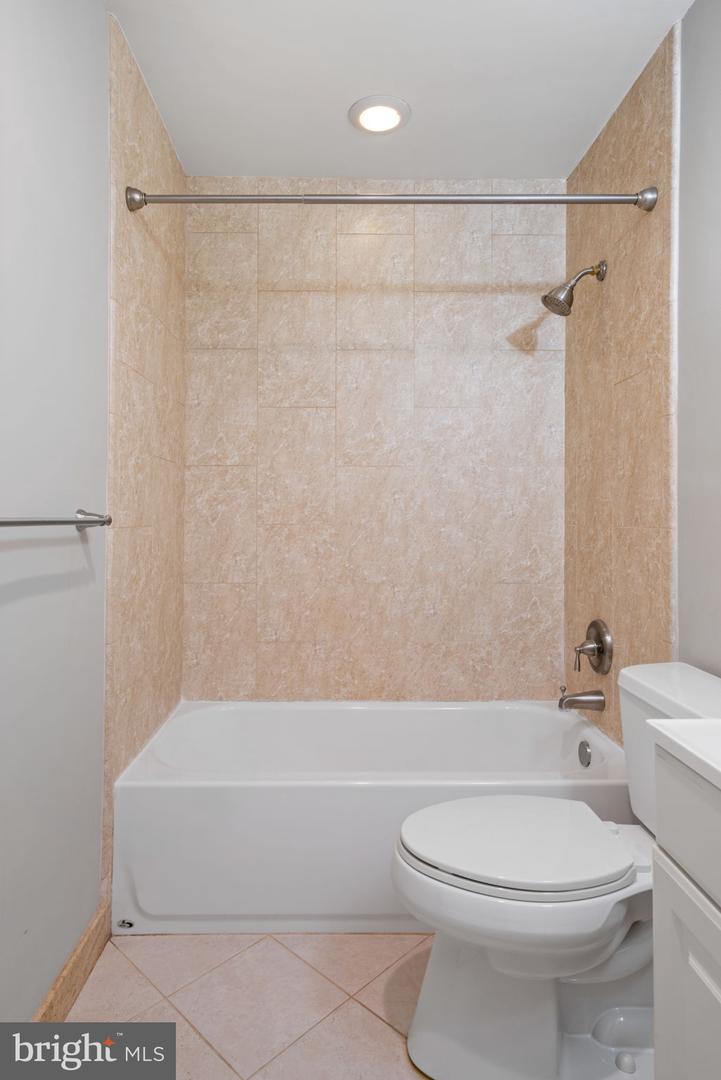 103 Great Falls STREET Unit: 13