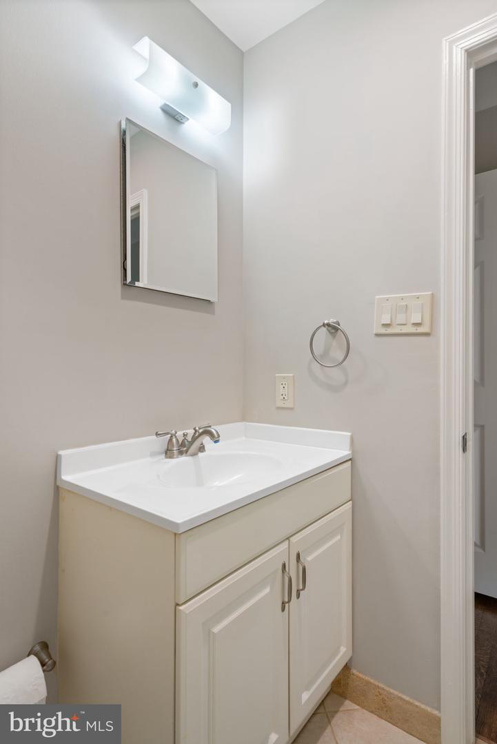 103 Great Falls STREET Unit: 13
