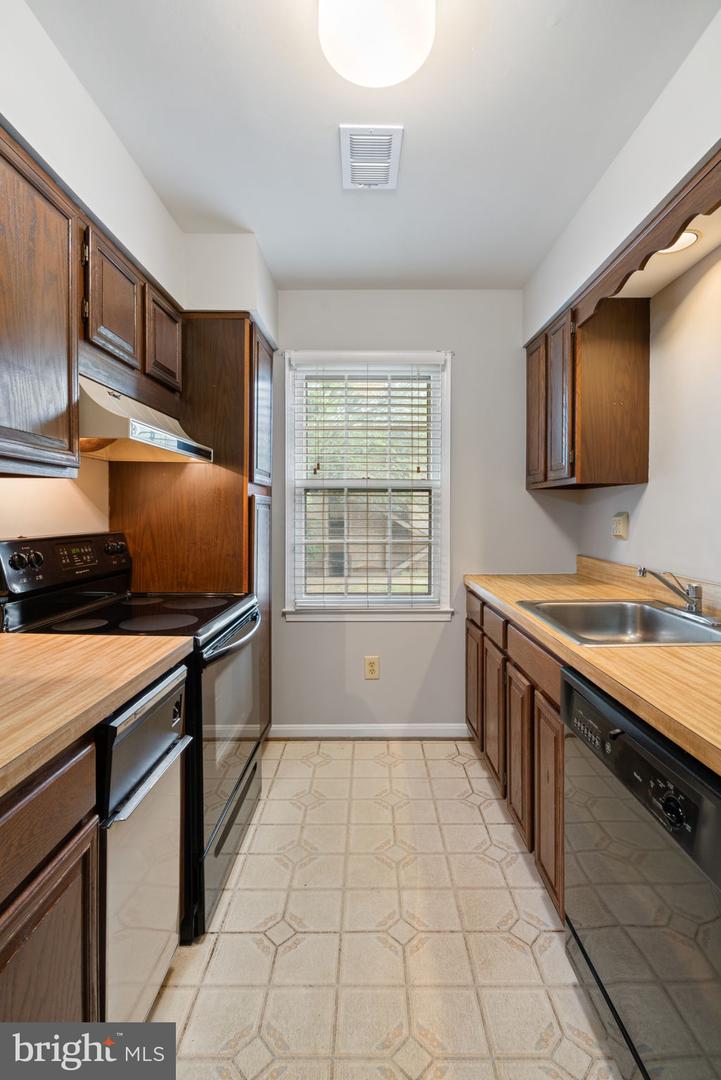 103 Great Falls STREET Unit: 13