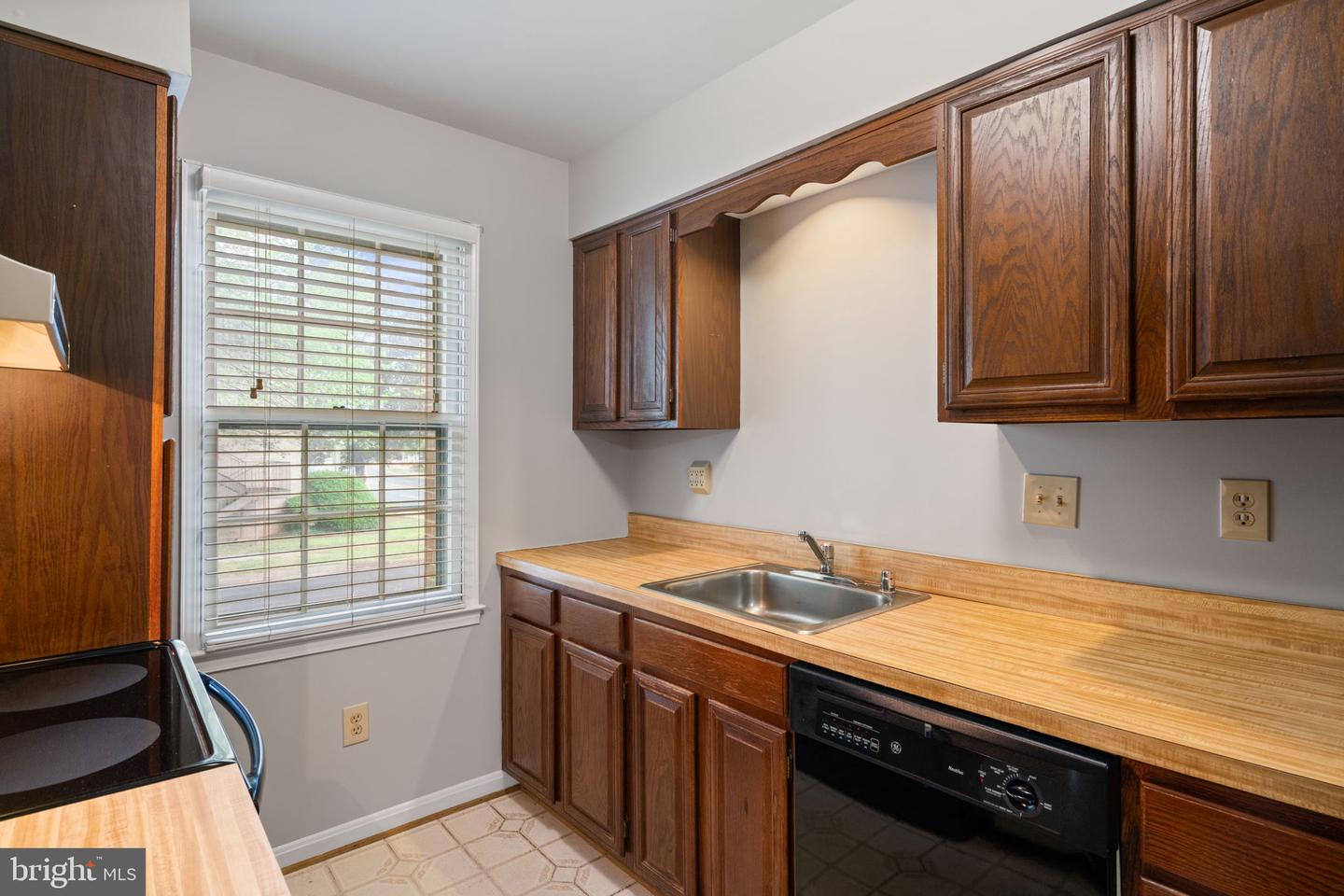 103 Great Falls STREET Unit: 13