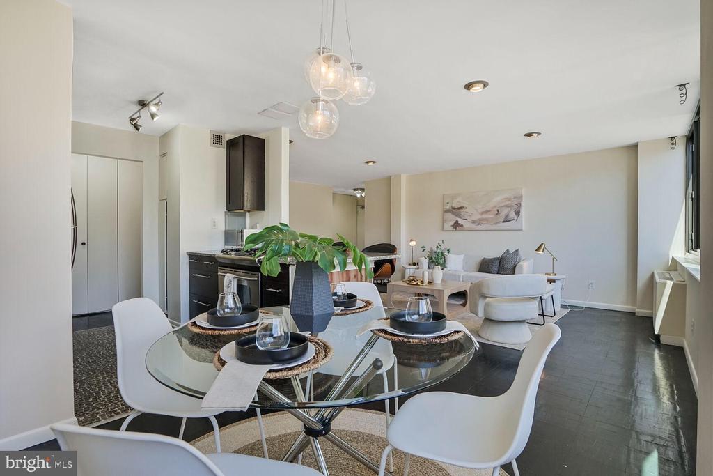 600 Roosevelt Blvd #412
