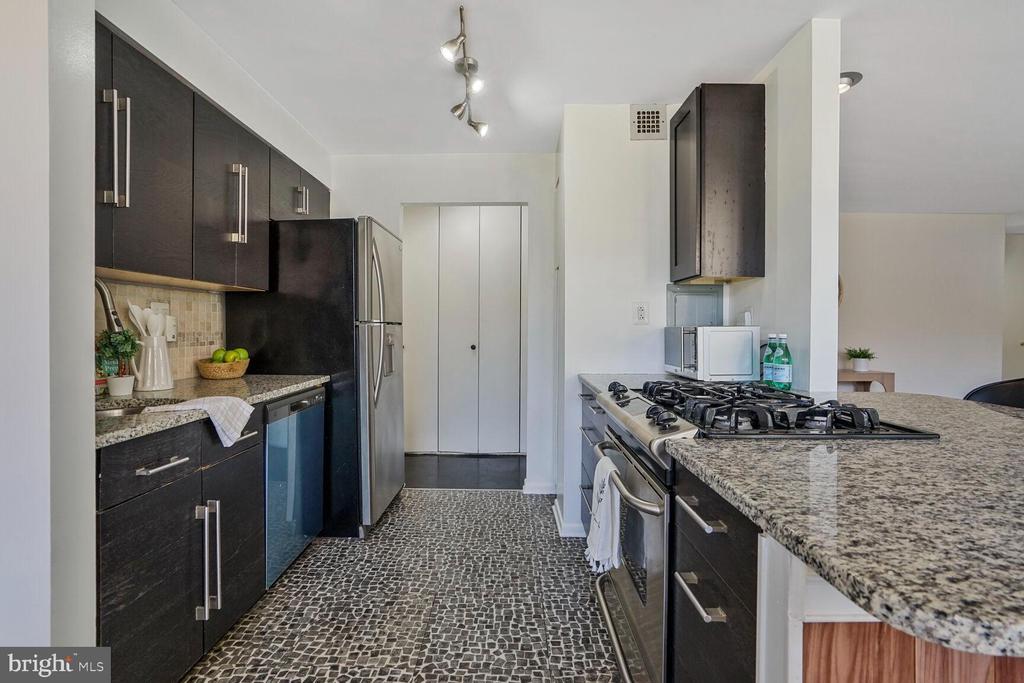 600 Roosevelt Blvd #412