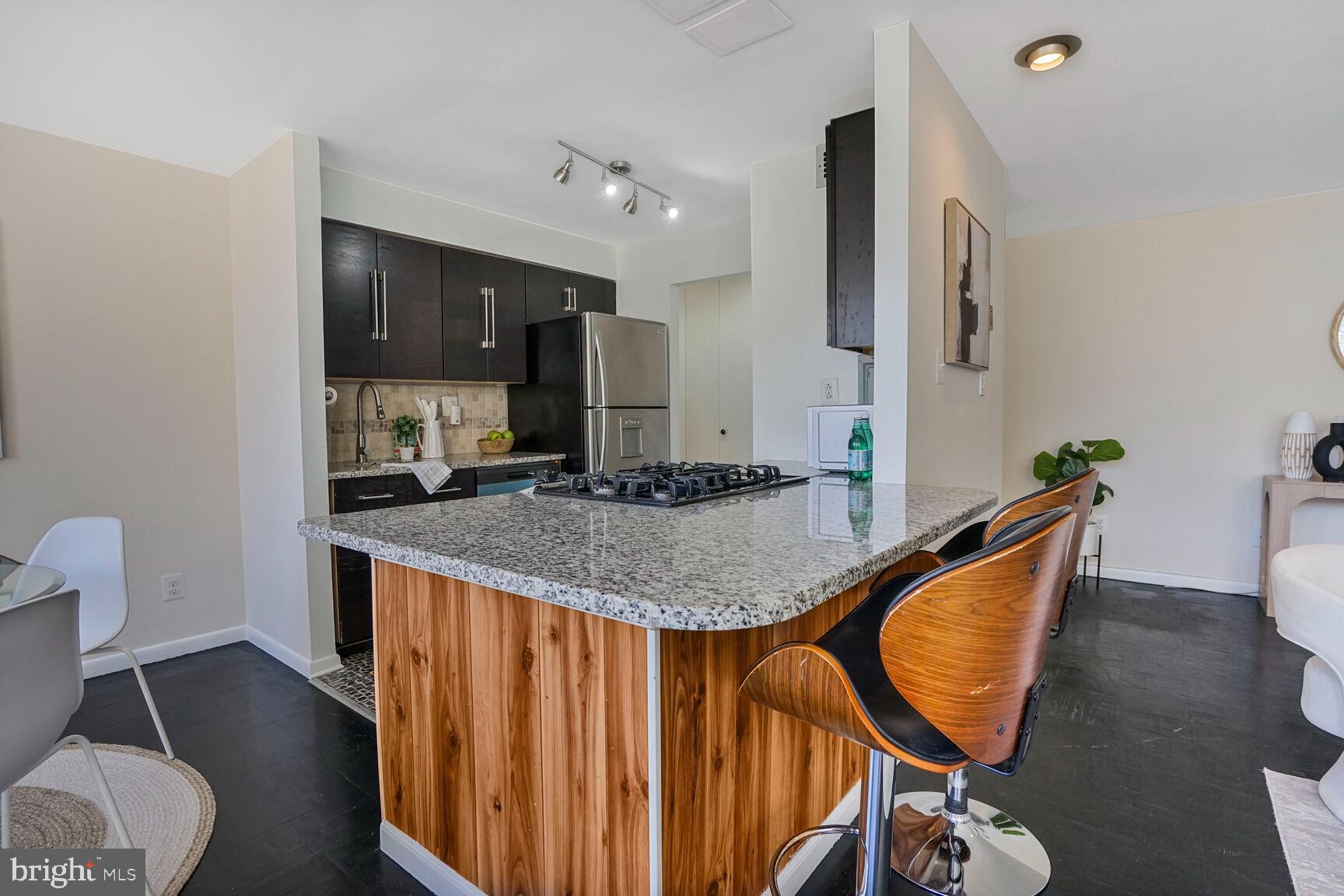 600 Roosevelt Blvd #412