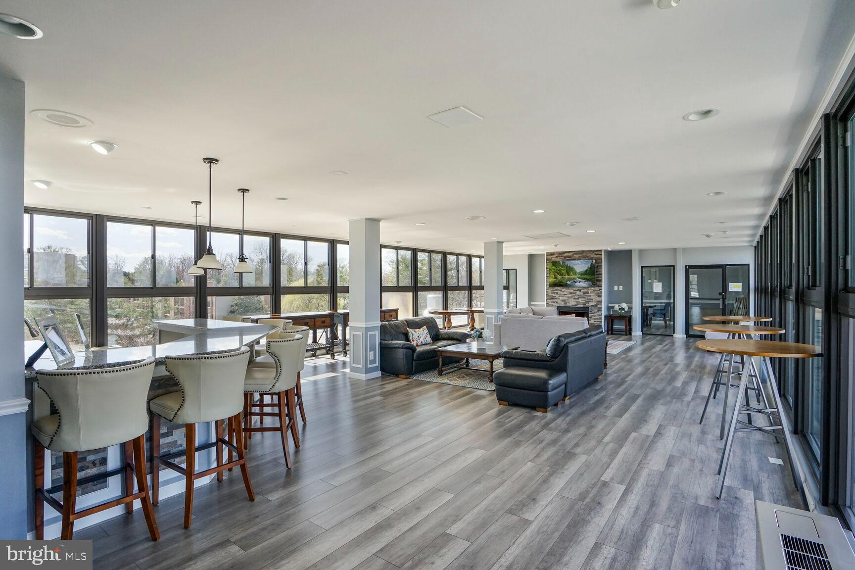 600 Roosevelt Blvd #412