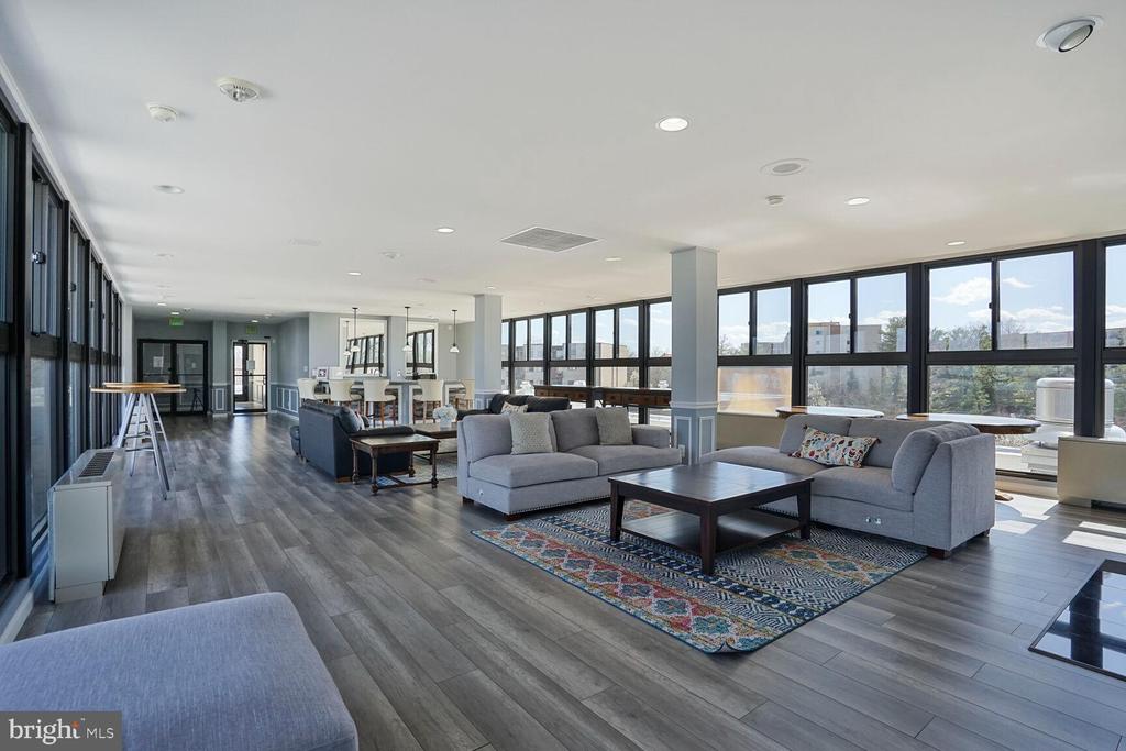 600 Roosevelt Blvd #412