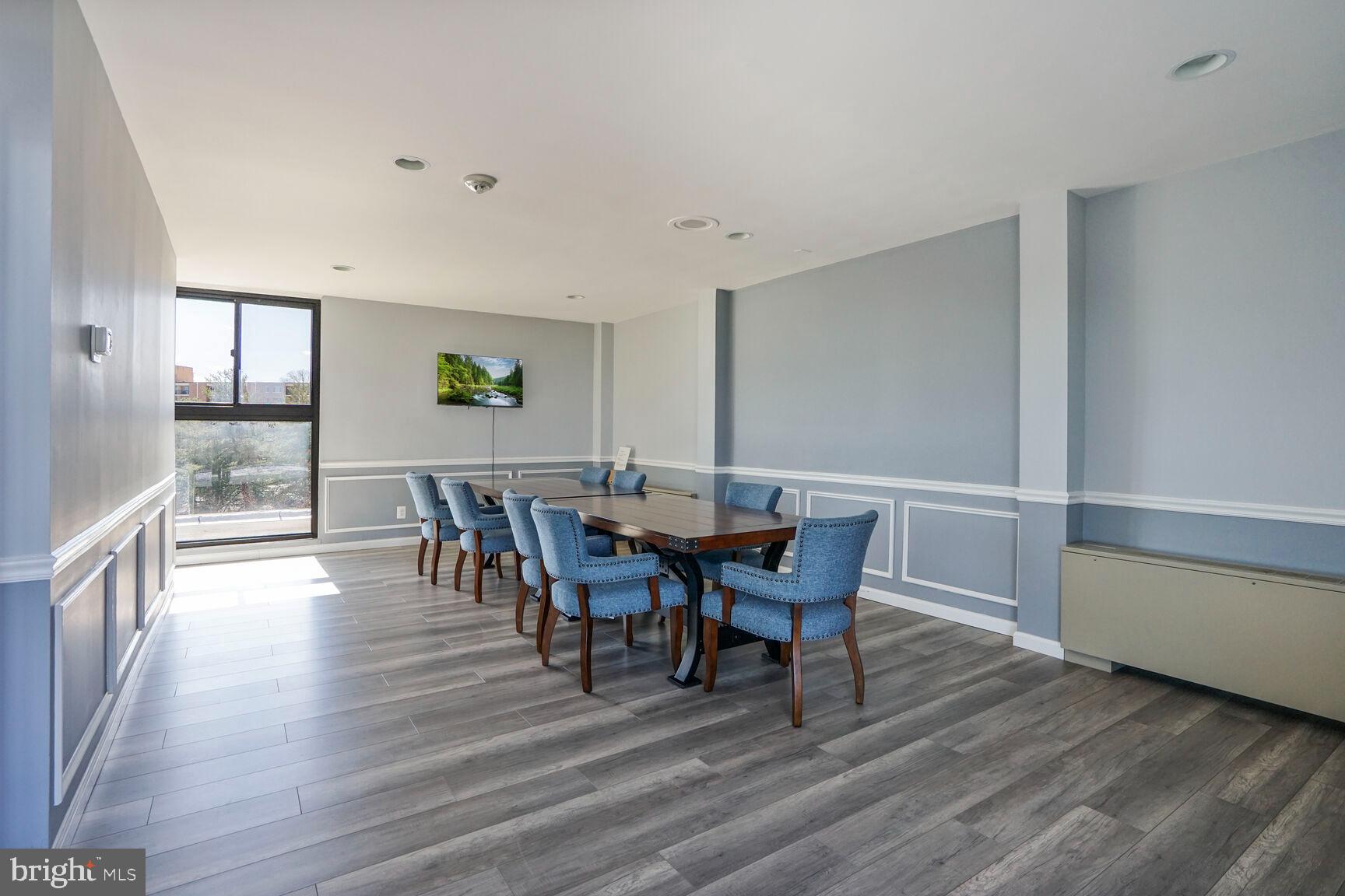 600 Roosevelt Blvd #412