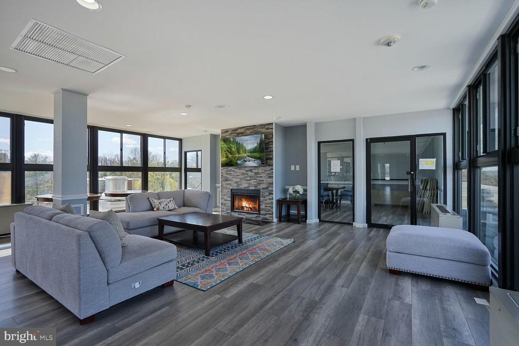 600 Roosevelt Blvd #412