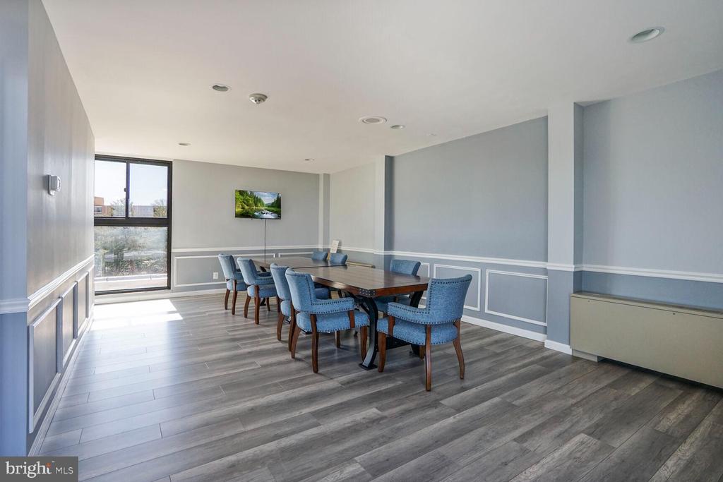 600 Roosevelt Blvd #412