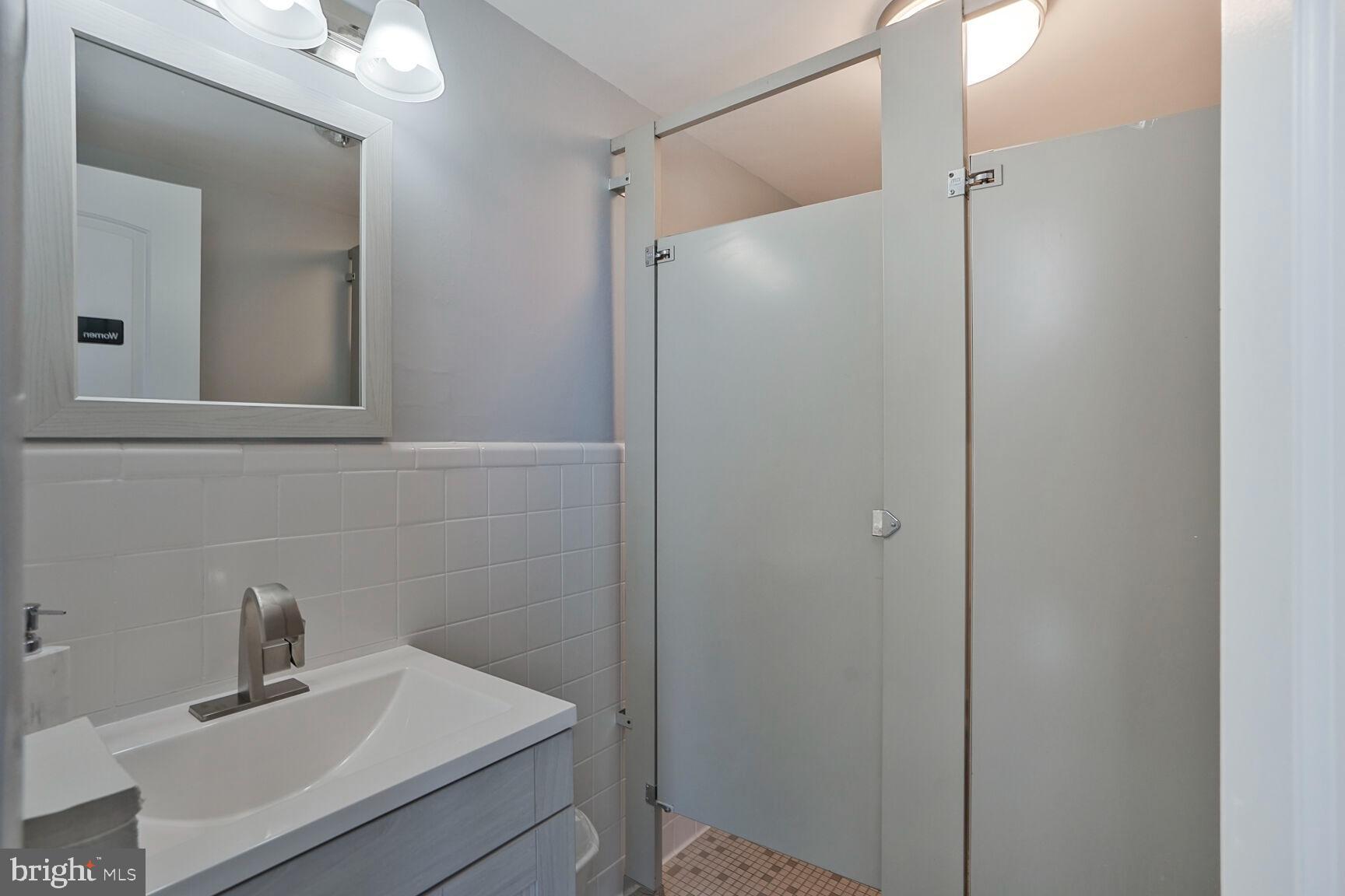 600 Roosevelt Blvd #412