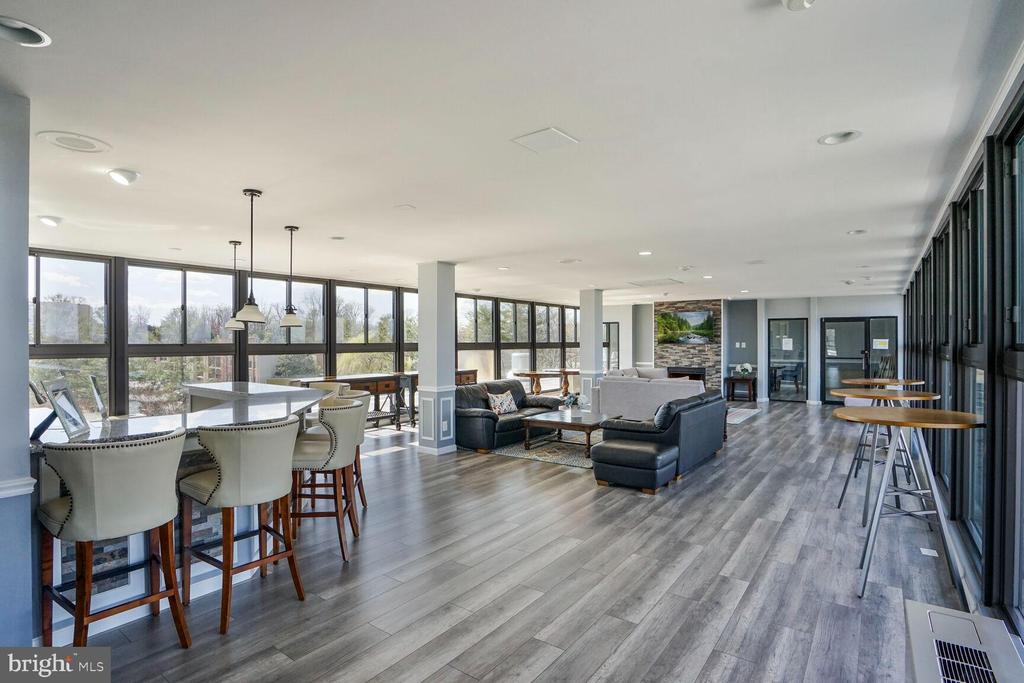 600 Roosevelt Blvd #412