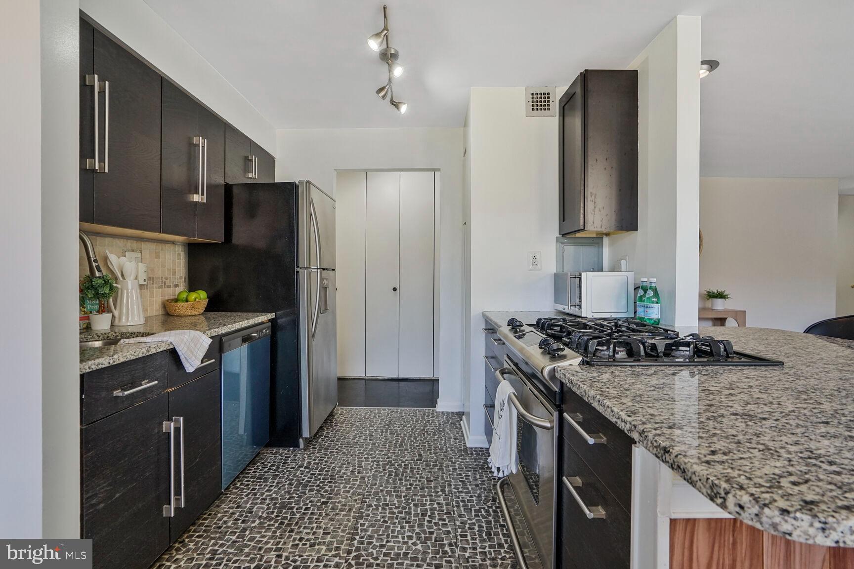 600 Roosevelt Blvd #412