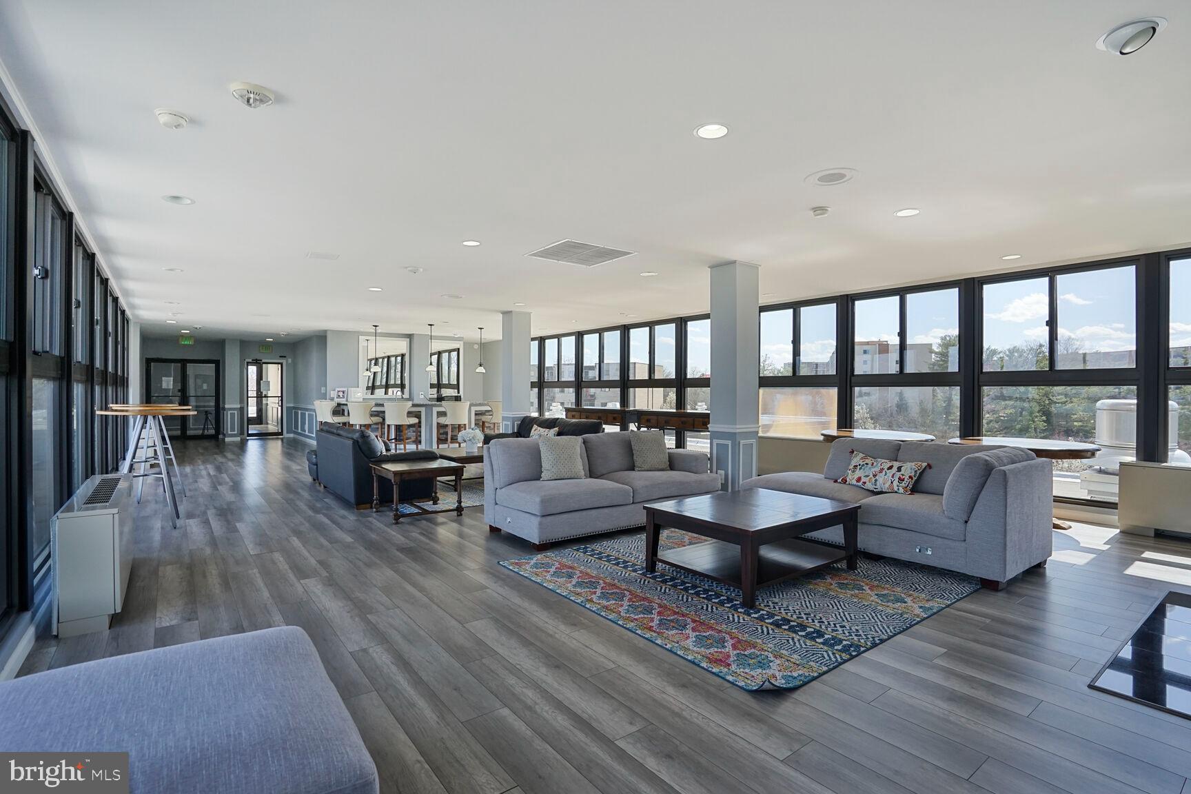 600 Roosevelt Blvd #412