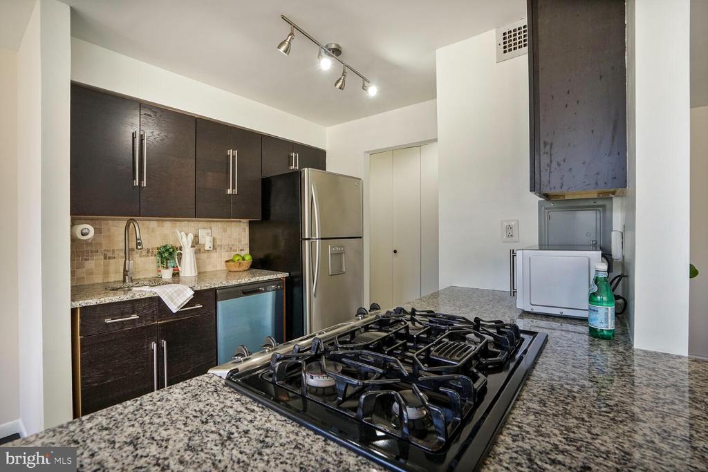 600 Roosevelt Blvd #412