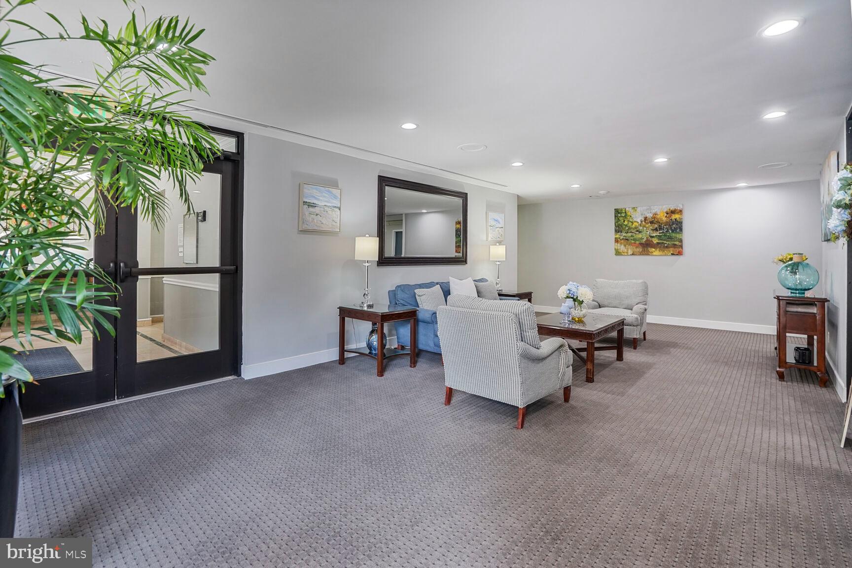 600 Roosevelt Blvd #412