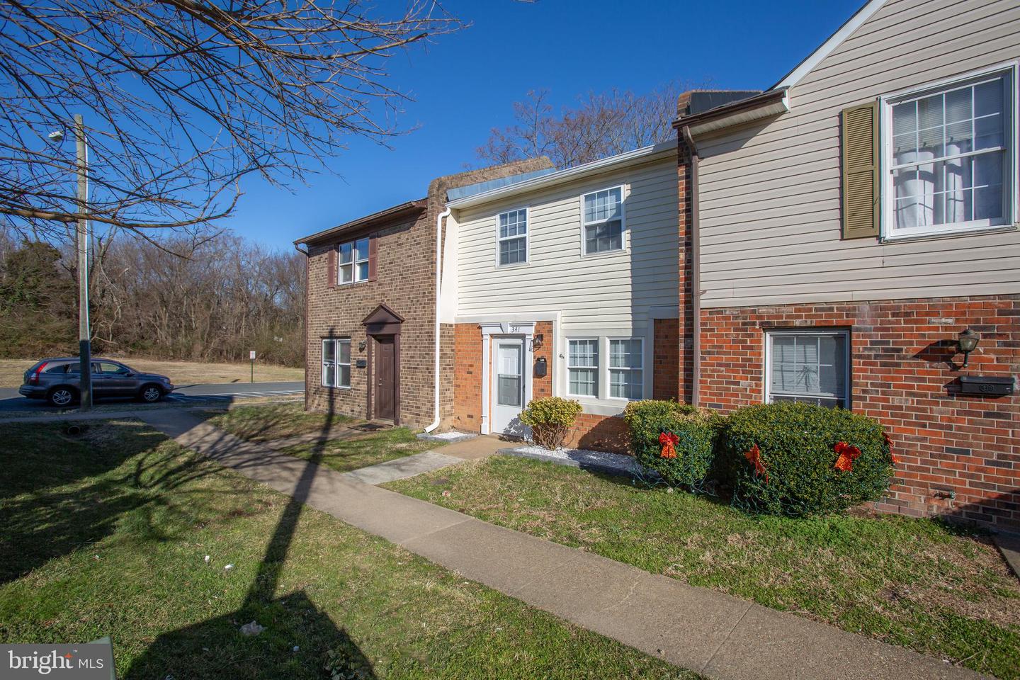 341 Brock SQUARE