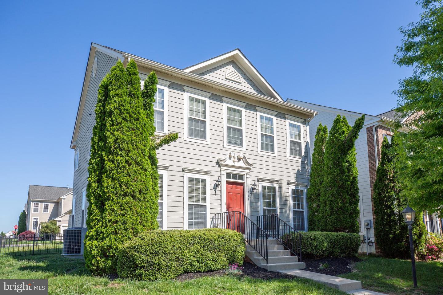 1207 Wright COURT