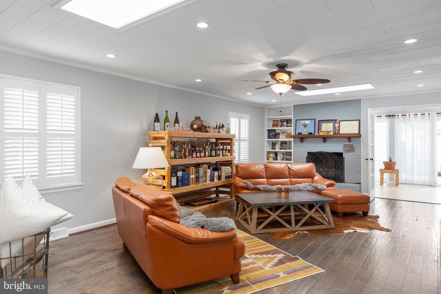 364 Riverside DRIVE