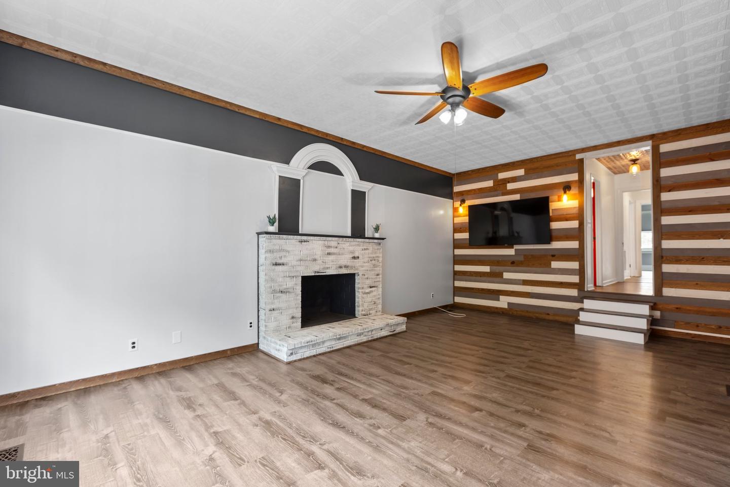 219 Hillcrest DRIVE
