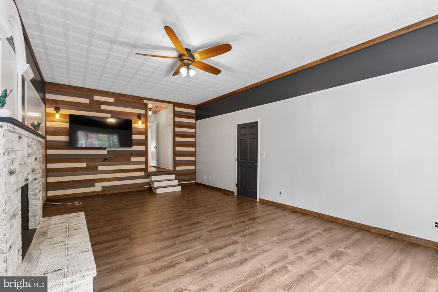 219 Hillcrest DRIVE