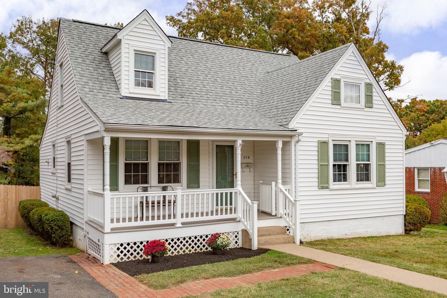 219 Hillcrest DRIVE