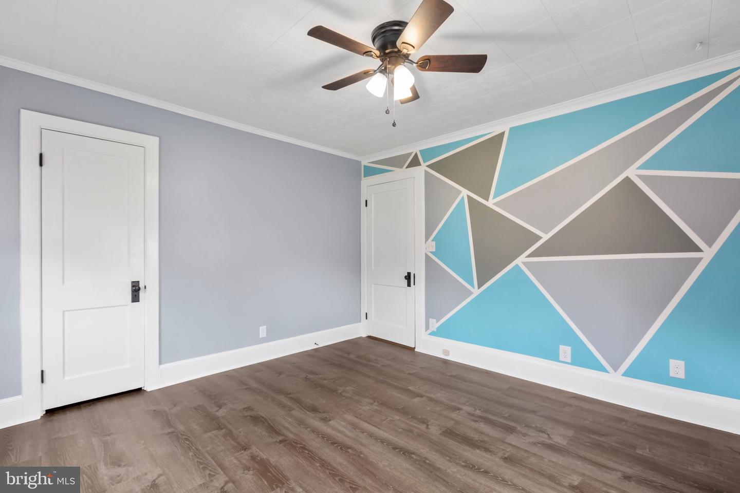 219 Hillcrest DRIVE