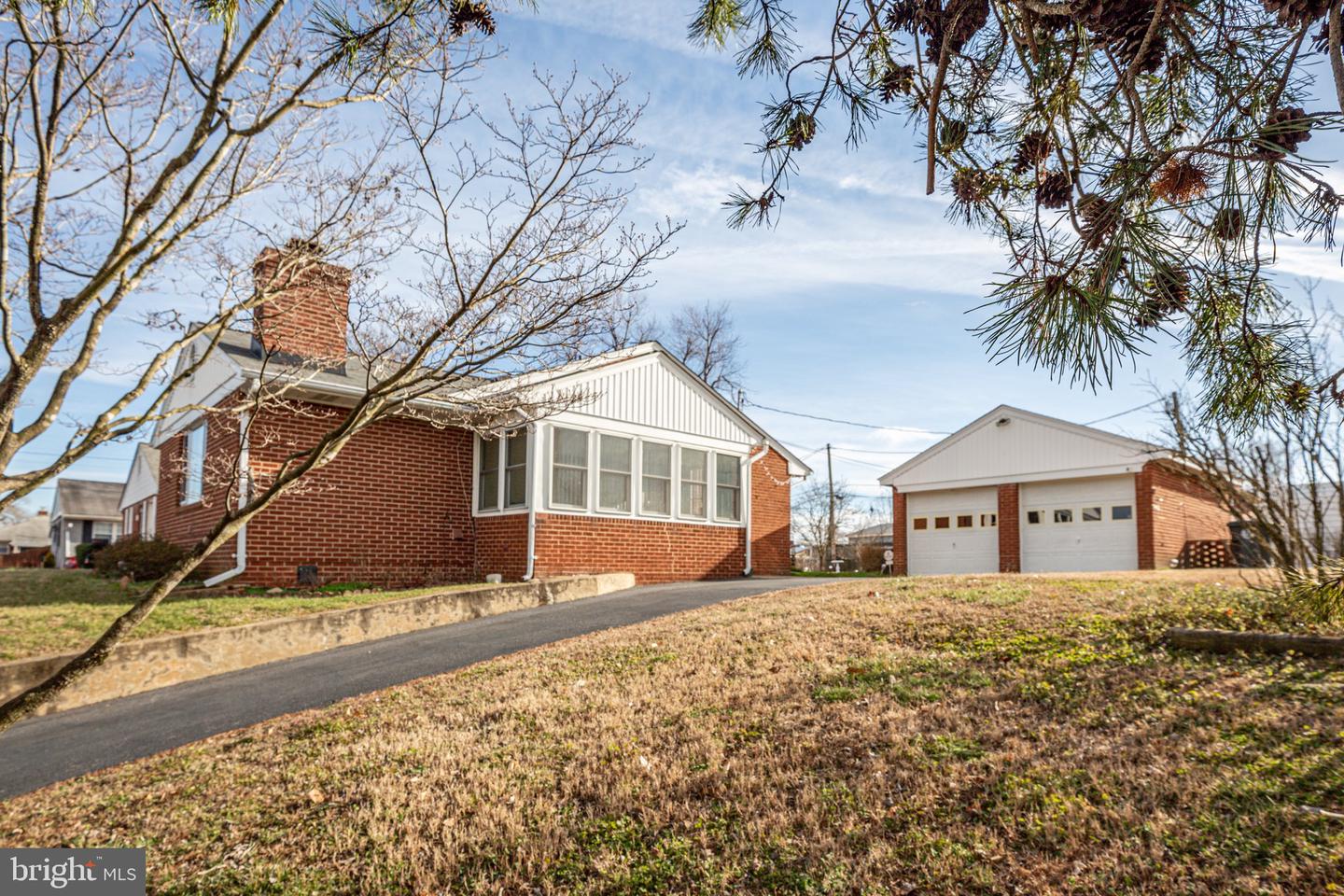 3010 Fall Hill AVENUE