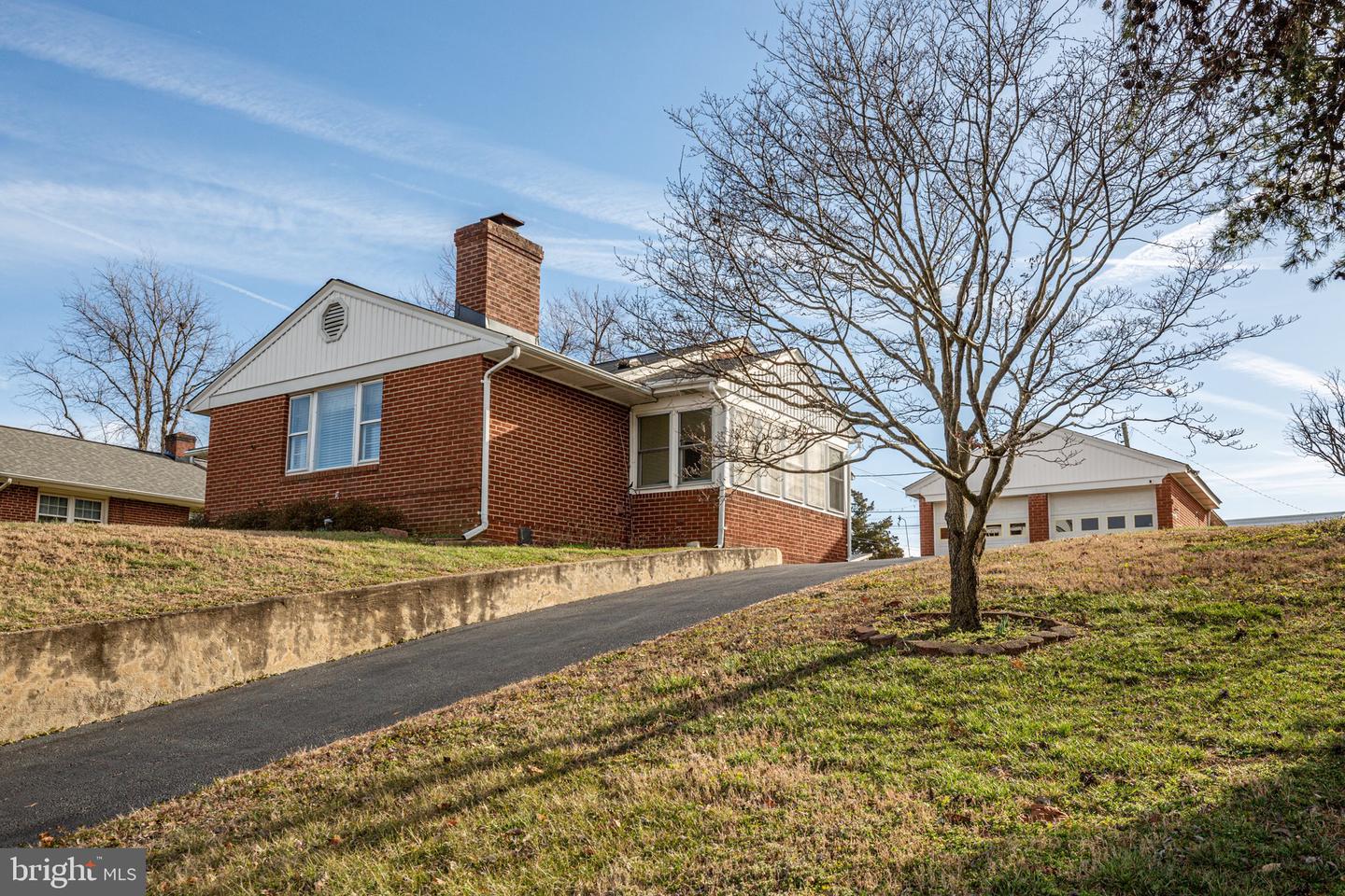 3010 Fall Hill AVENUE