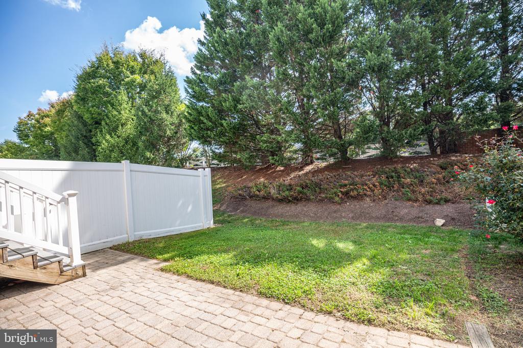 1002 Hotchkiss Pl