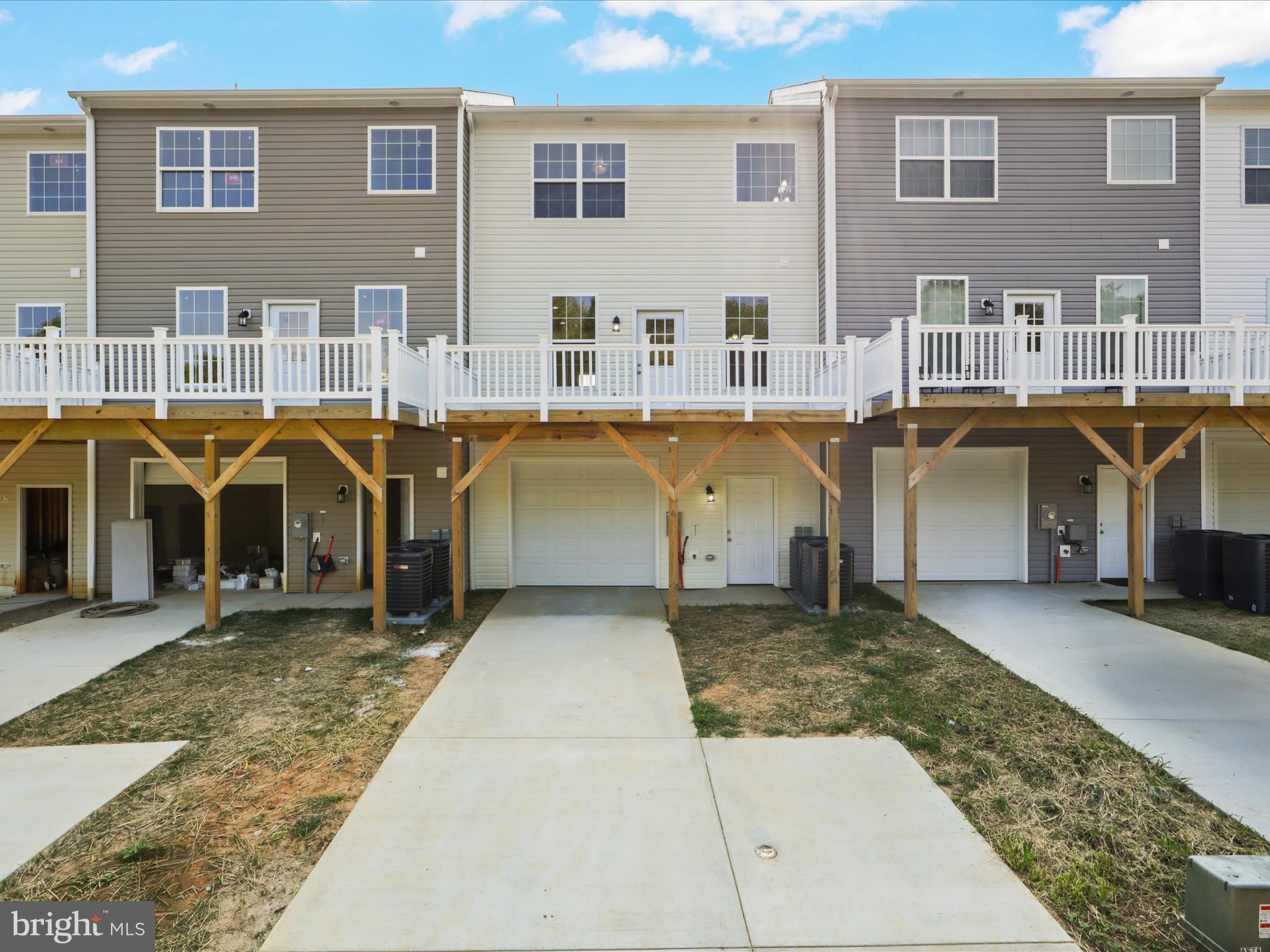 1004 WICKLOW DRIVE