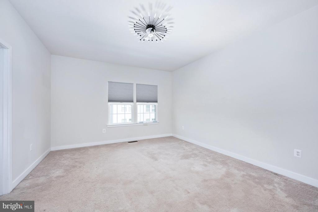 1328 TRESTLE DR