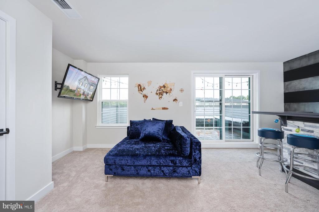 1328 TRESTLE DR