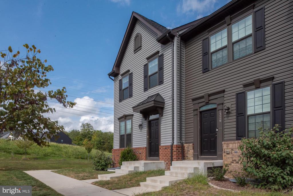 1328 TRESTLE DR