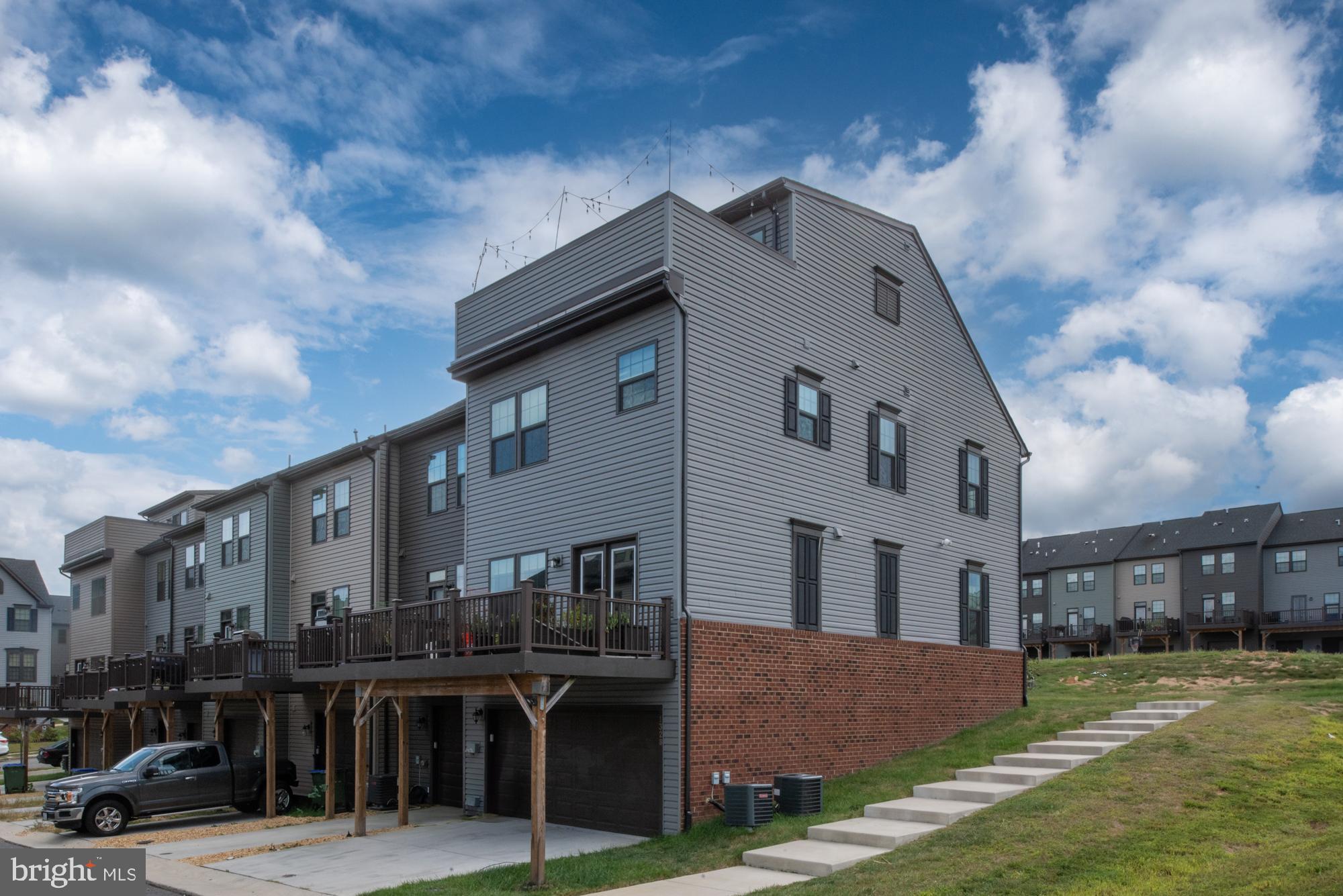 1328 TRESTLE DR