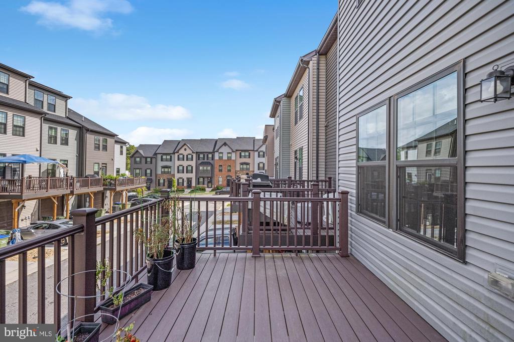 1328 TRESTLE DR