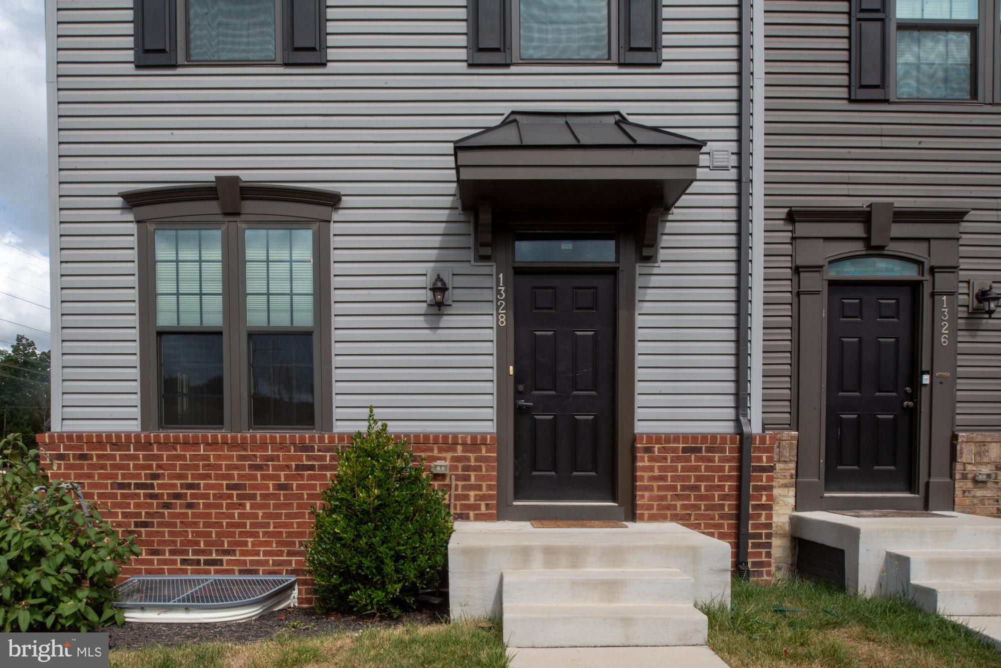 1328 TRESTLE DR