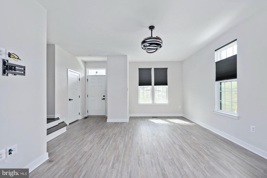 1328 TRESTLE DR