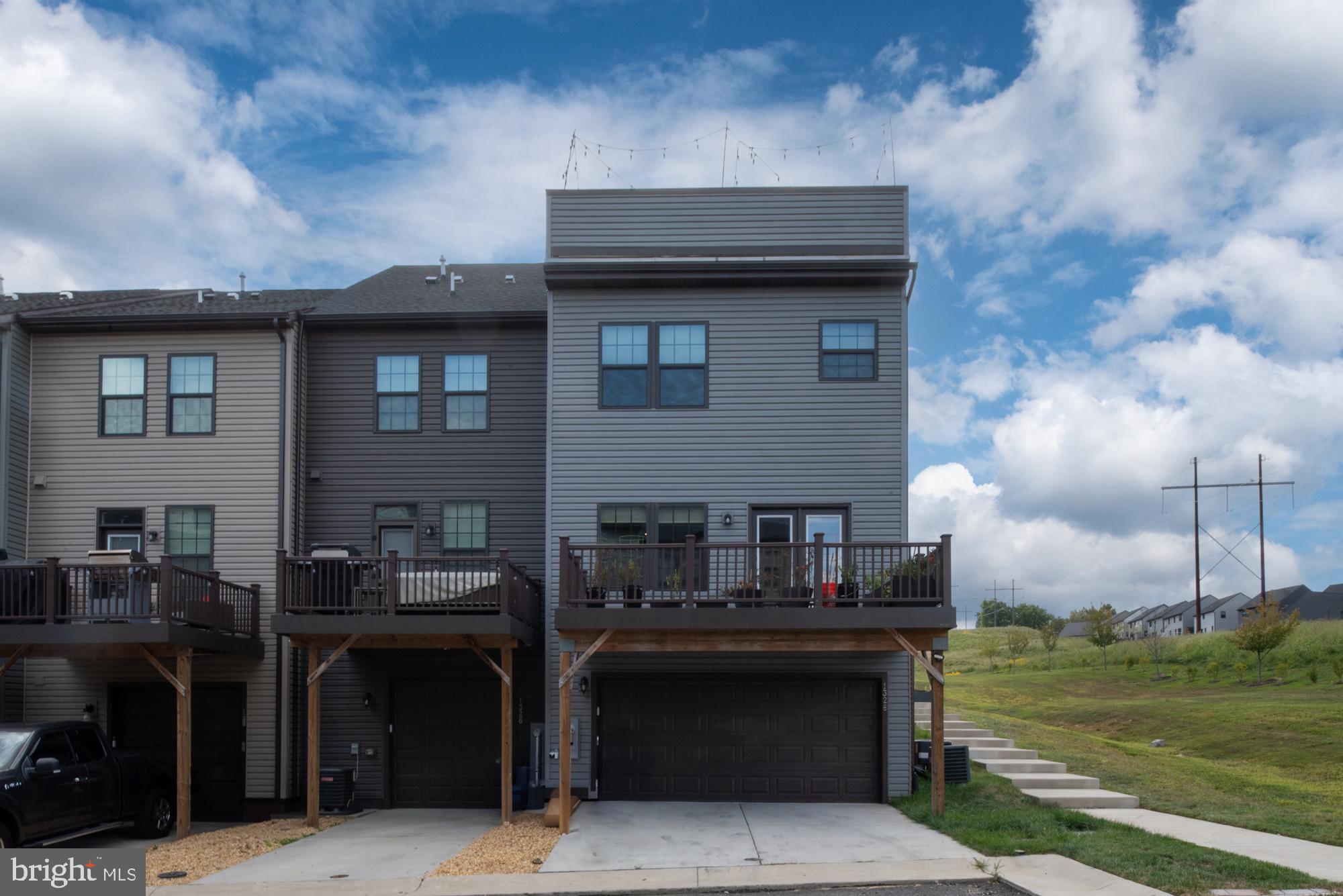 1328 TRESTLE DR
