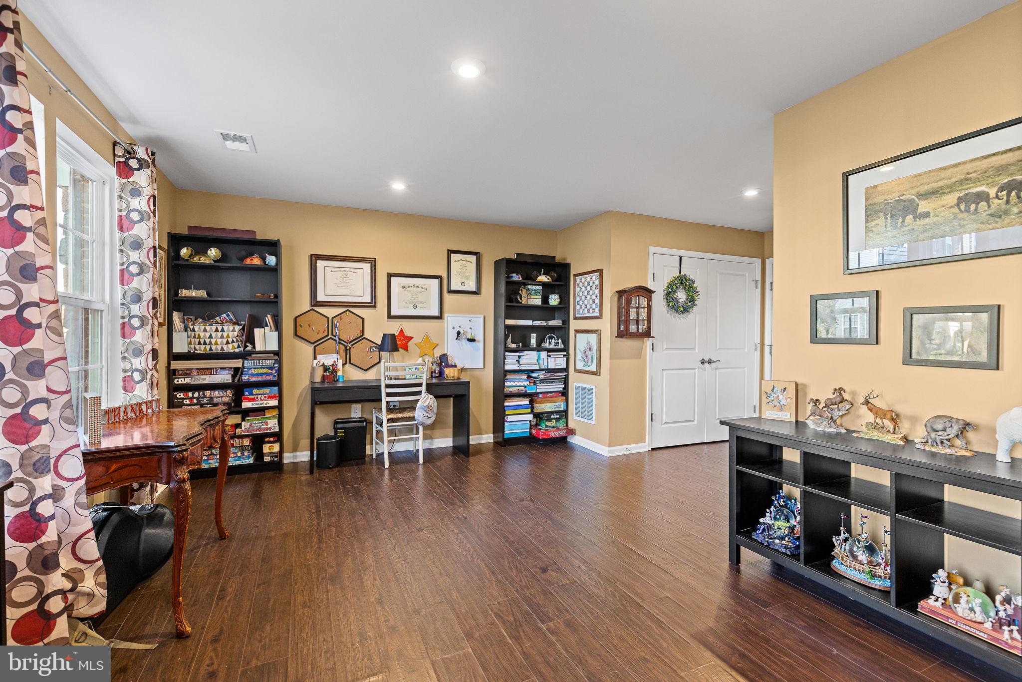 1845 Sag Harbor Ln
