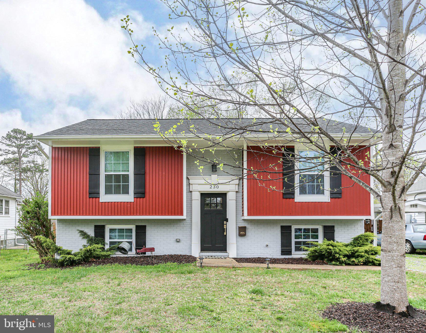 230 Hillcrest Dr