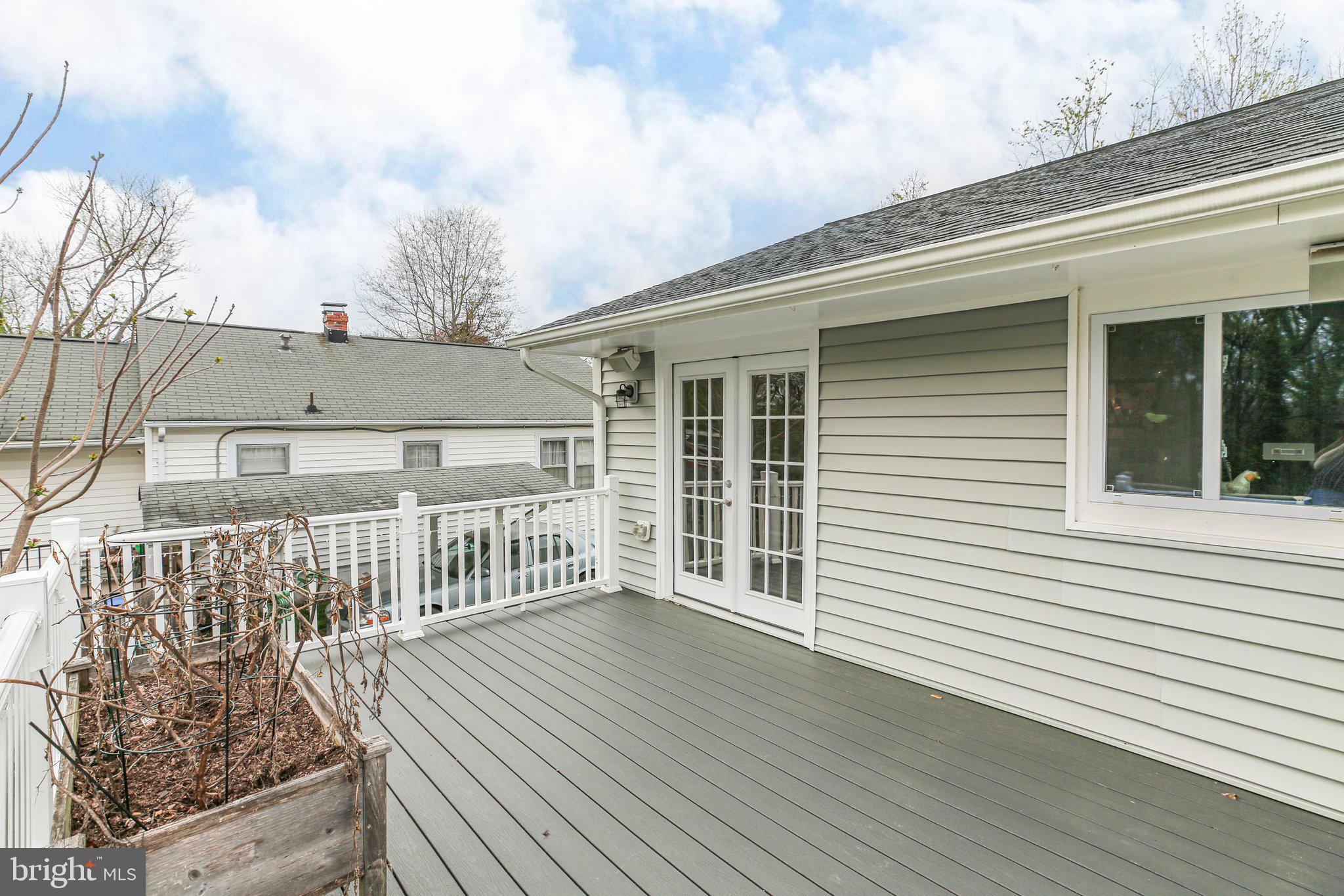 230 Hillcrest Dr